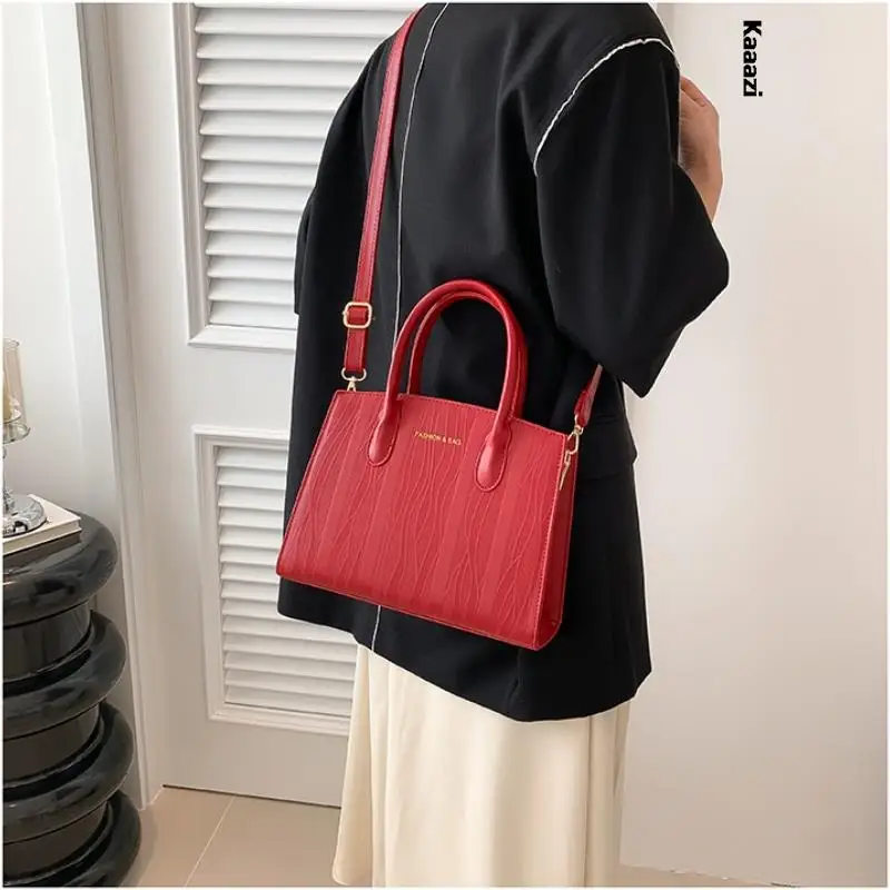 

Дизайнерские сумки для женщин, новинка 2023, высококачественные кожаные сумки через плечо, классические кошельки и сумочки, роскошные универсальные модные