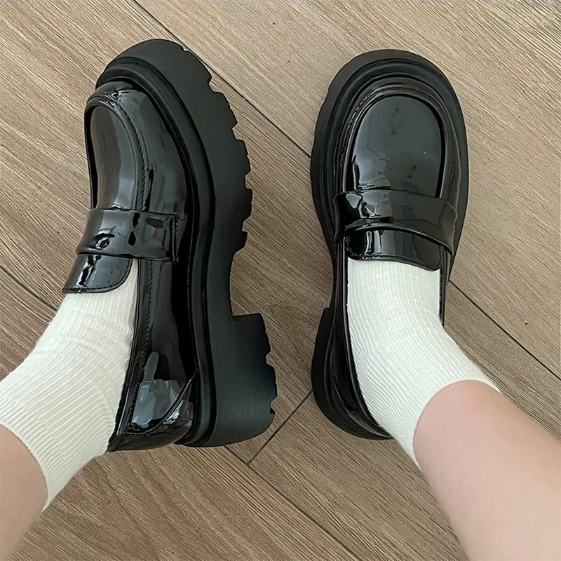

Черные кожаные туфли в британском стиле, женские лоферы на платформе и блочном каблуке, японская ретро Обувь на толстой подошве для студентов, увеличивающая рост