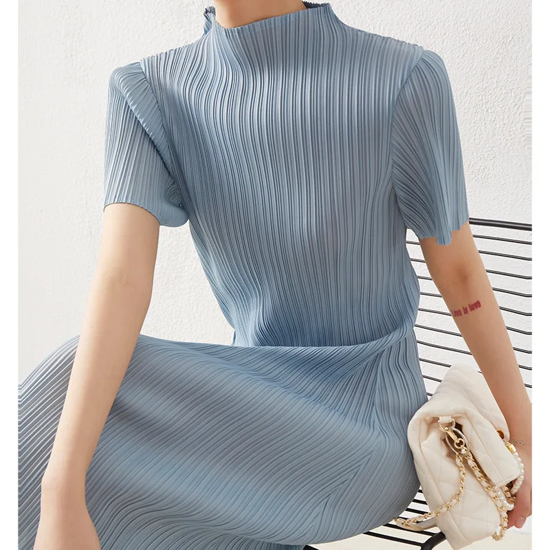 Новинка весна-лето 2022, однотонное платье с высоким воротником, модное приталенное платье с коротким рукавом и драпировкой мияка