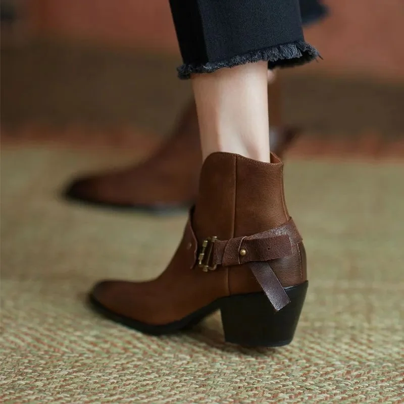 

Зимние светло-коричневые ботинки в стиле ретро на молнии сбоку для женщин в Европе и США замшевые Ботинки и ботильоны с острым носком на каб...