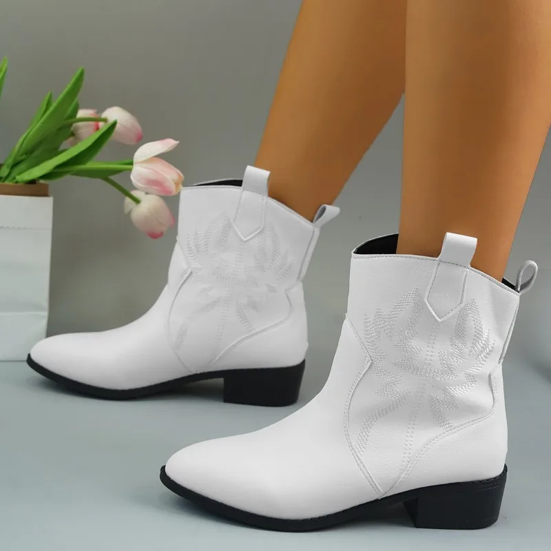 

2023 New Women's Shoes Slip-on Embroider Women's Ankle Boots Square Heel Pointed Toe Women's Shoes Plus Size Winter Ladies Boots