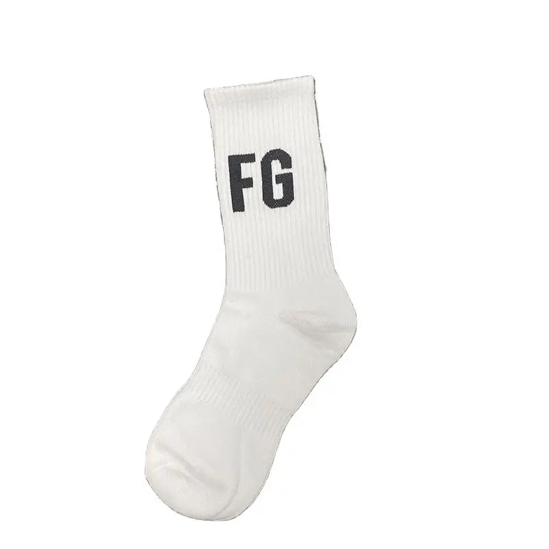 New European and American spring and autumn hip-hop fashion socks personality male alphabet socks sports skateboard leisure sock