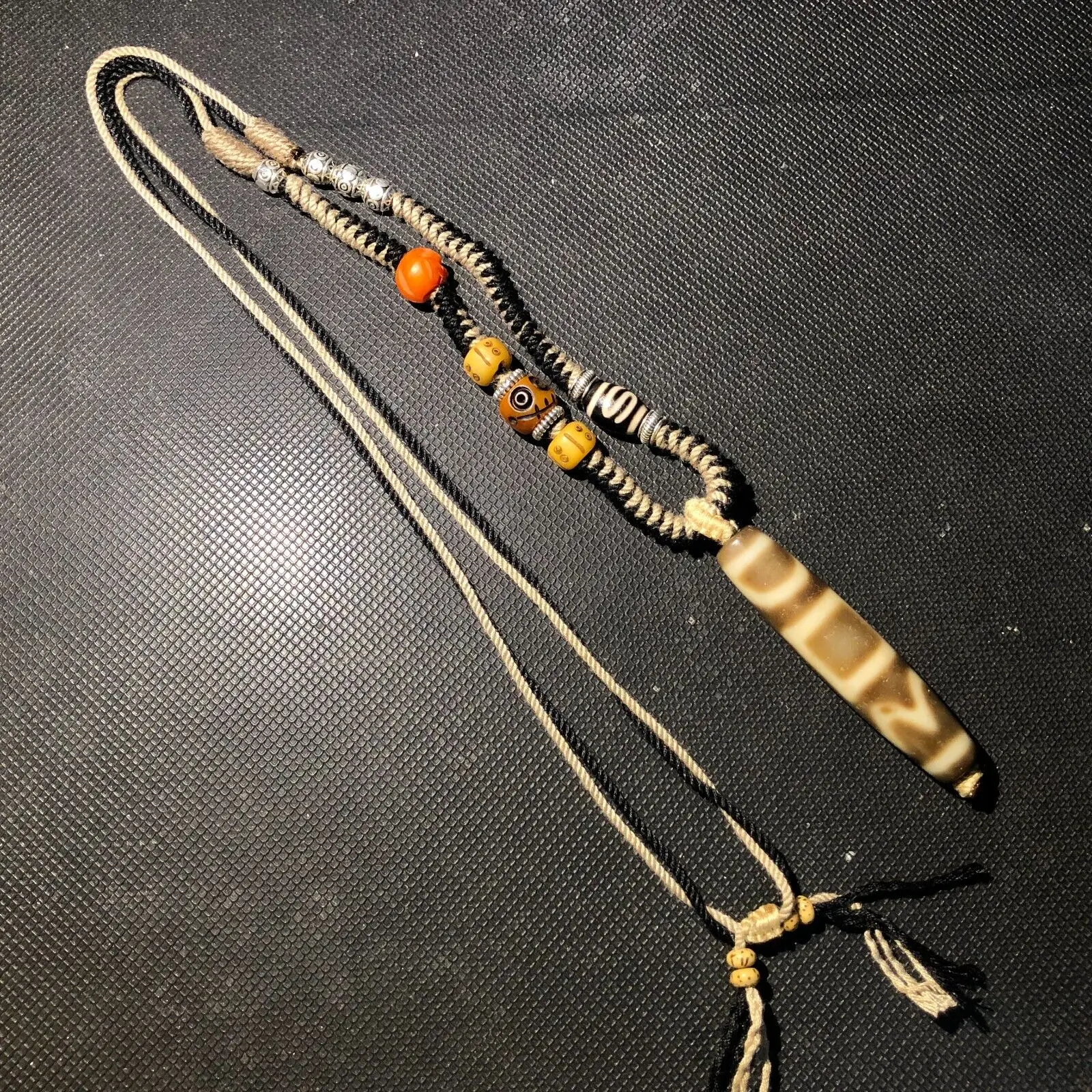 Уникальный волшебный тибетский старый агат xizenghuaizhu Totem dZi подвеска из бисера