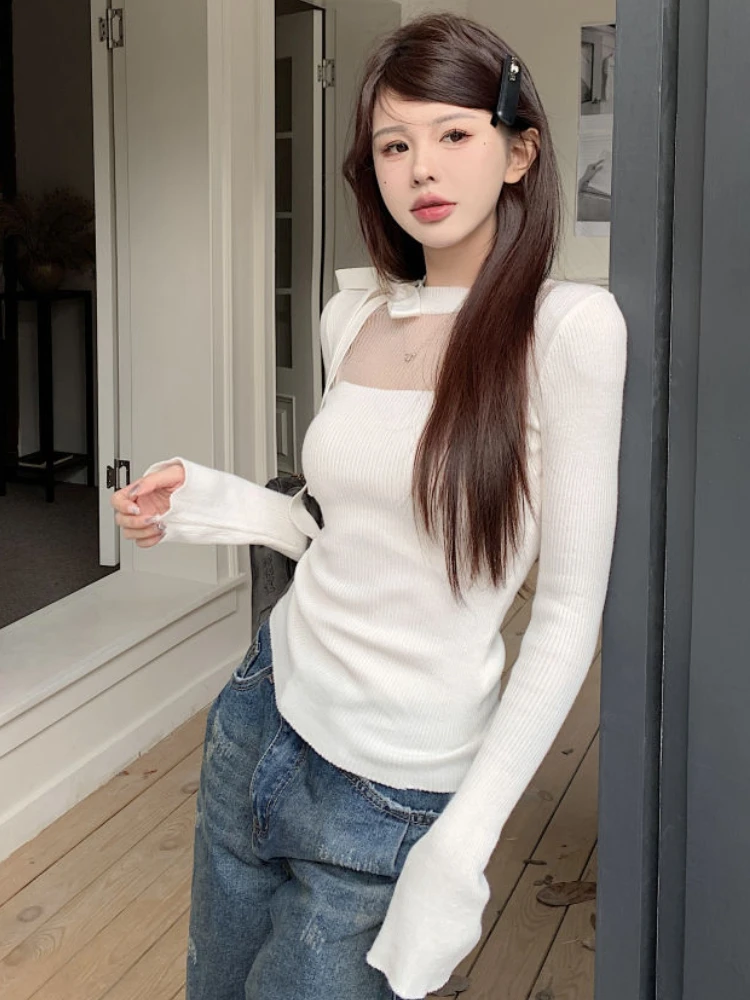 Женский укороченный свитер с бантом