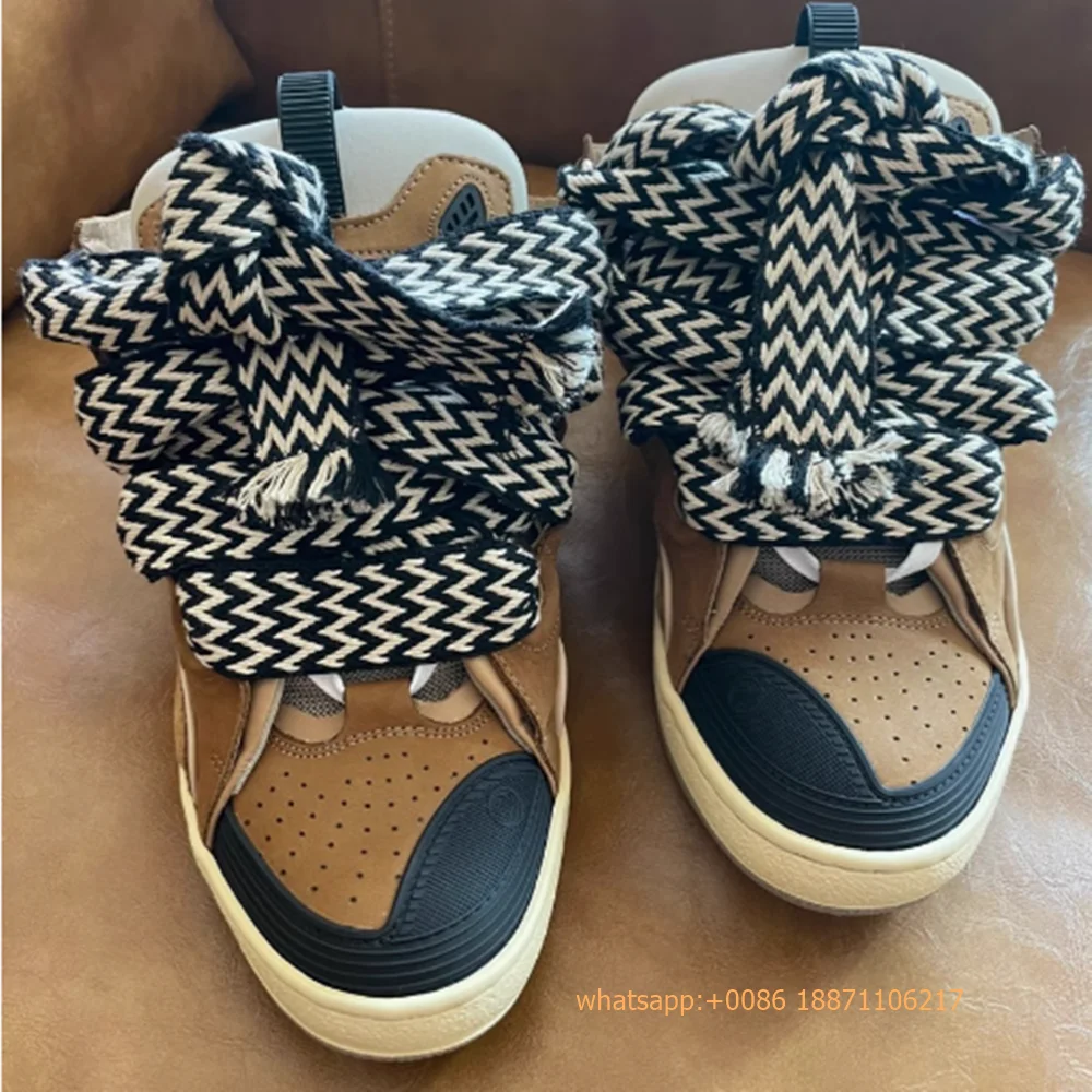 Спортивные женские кроссовки на толстой подошве