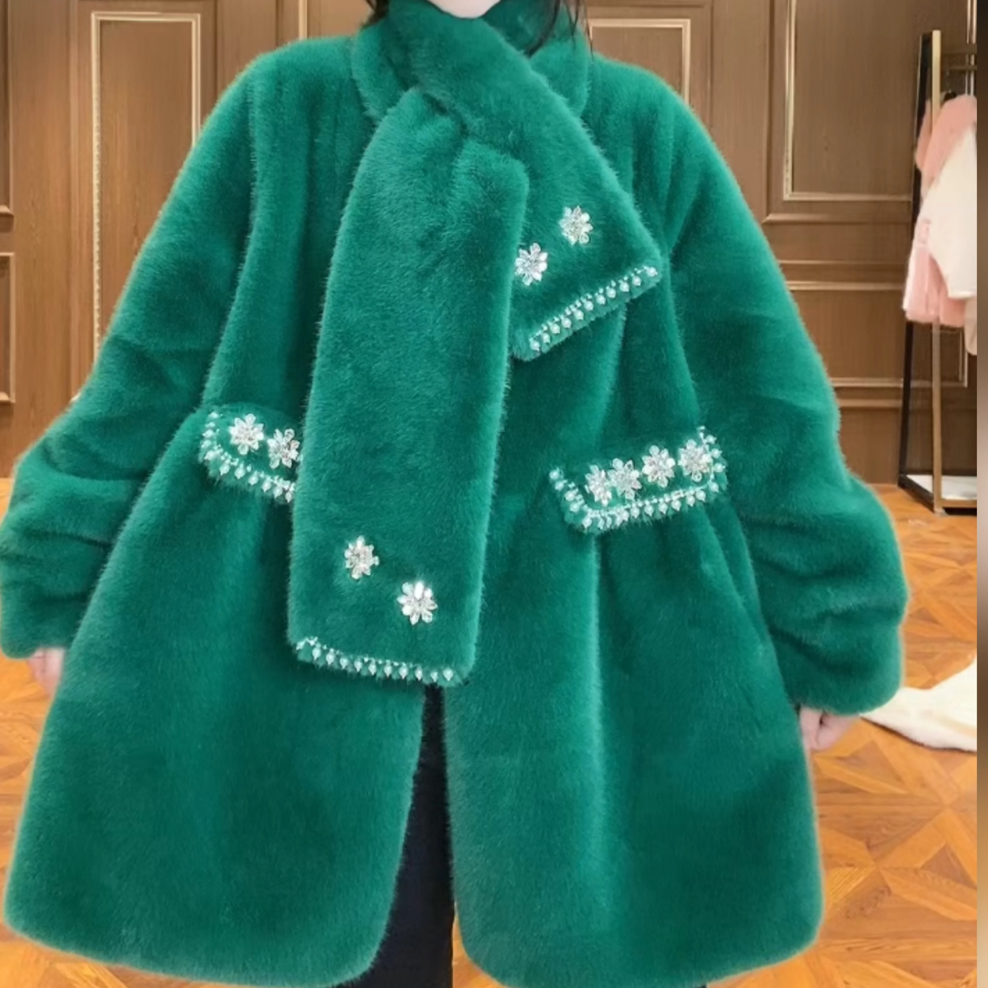 New Women's European Mink Fashion Streetwear Diamonds Warm Fur Coat Ladies 2022 Winter Elegant Casual Trend Office Lady Jacket