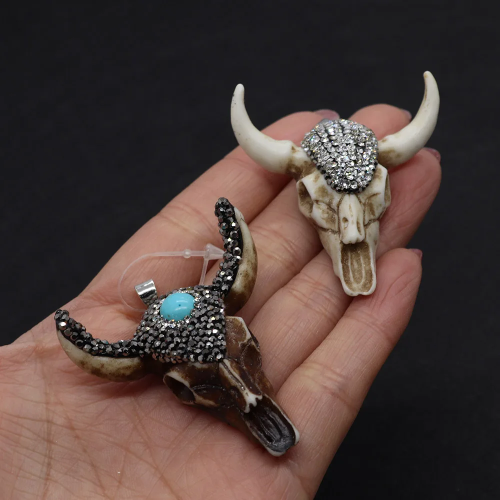 

Resin Material Bull Head-shaped Skull Pendant Spiritual Men and Women Domineering Jewelry DIY Production Shiny Necklace Jewelry