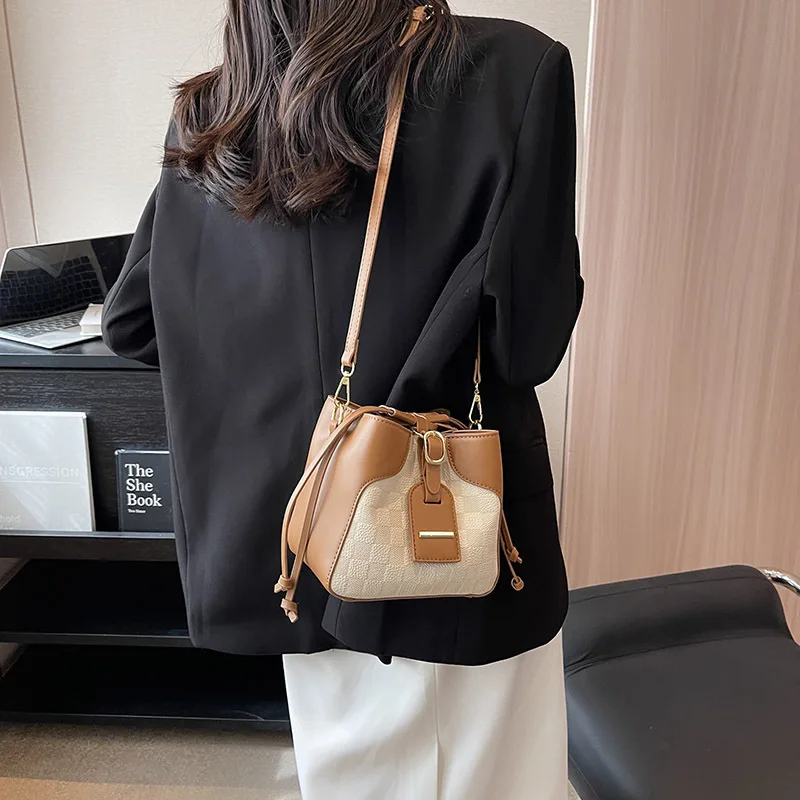 

Premium sense pop bucket bag simple stitching women's bag 2023 summer new trendy Korean version contrast check shoulder bag