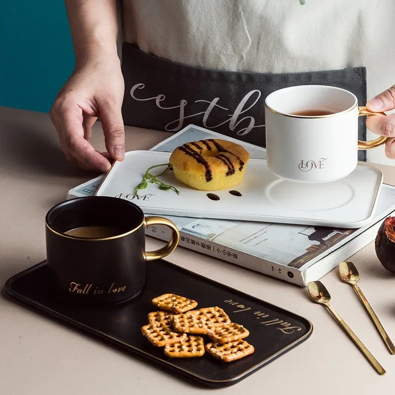 Керамическая кофейная чашка в европейском стиле с ложкой 220 мл | Дом и сад