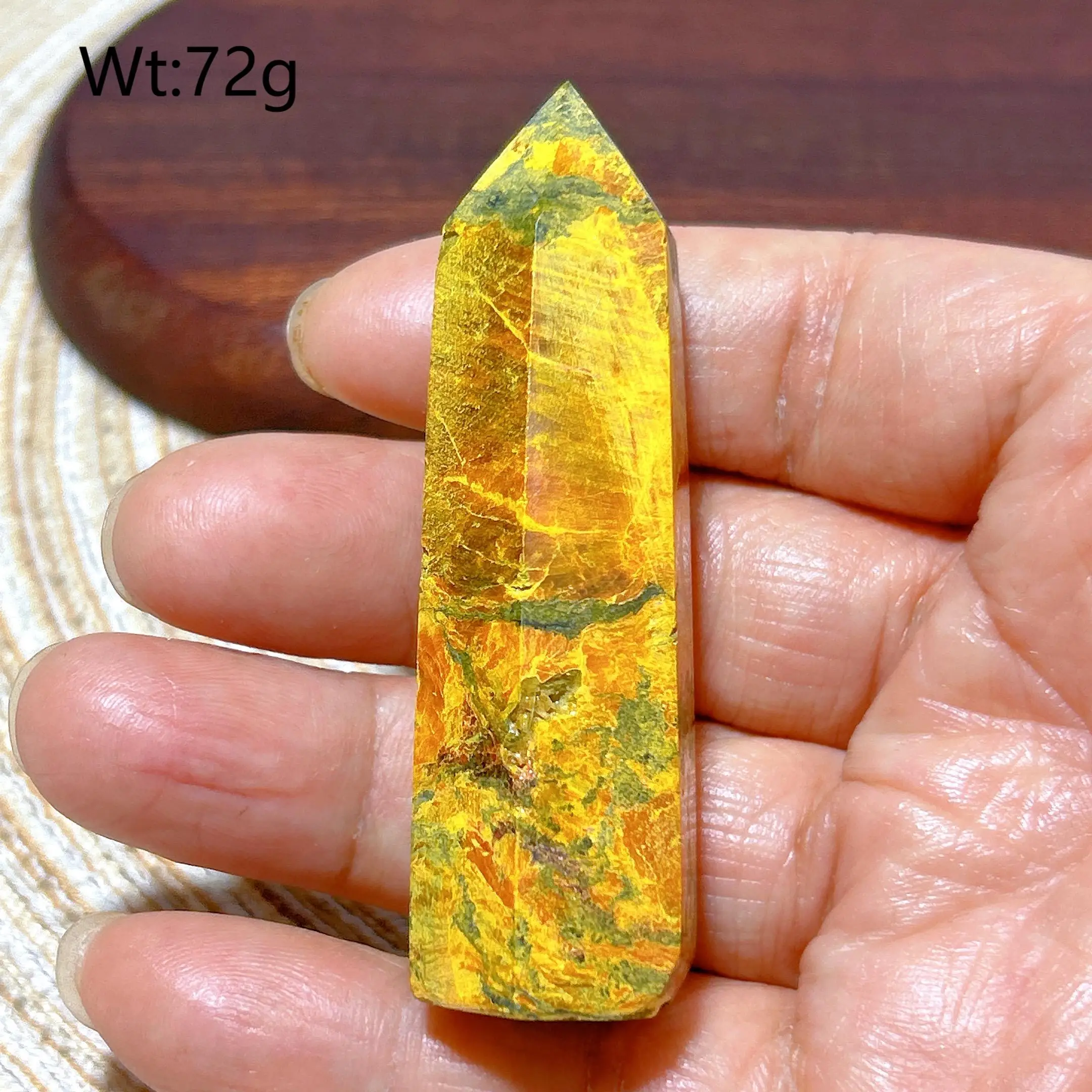 

Башня из натурального кристаллов Realgar и яшмы