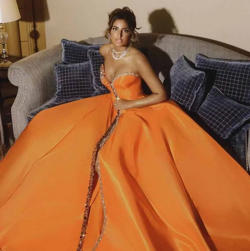 

A-line Satin Prom Dresses Sweetheart Beaded Crystals Slit Evening Formal Gowns Vestidos Formature Robe De Soiree