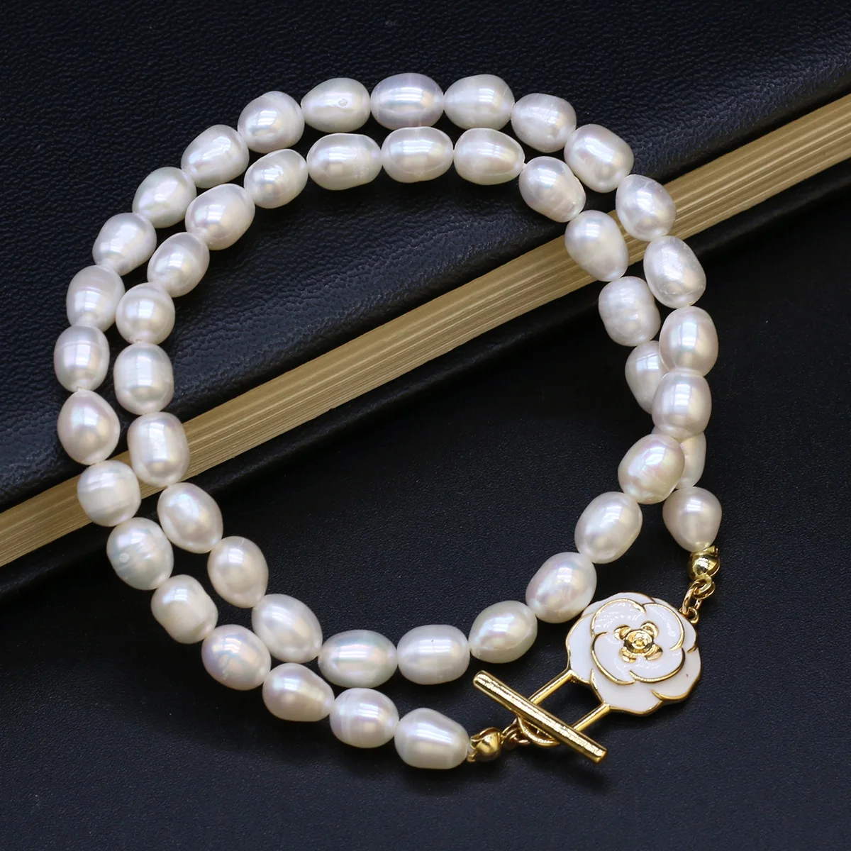 

Natural Freshwater Pearl Rice Bead 5-6mm Camellia Pendant Necklace For Women Charming Elegant Wedding Banquet Jewellery Gift