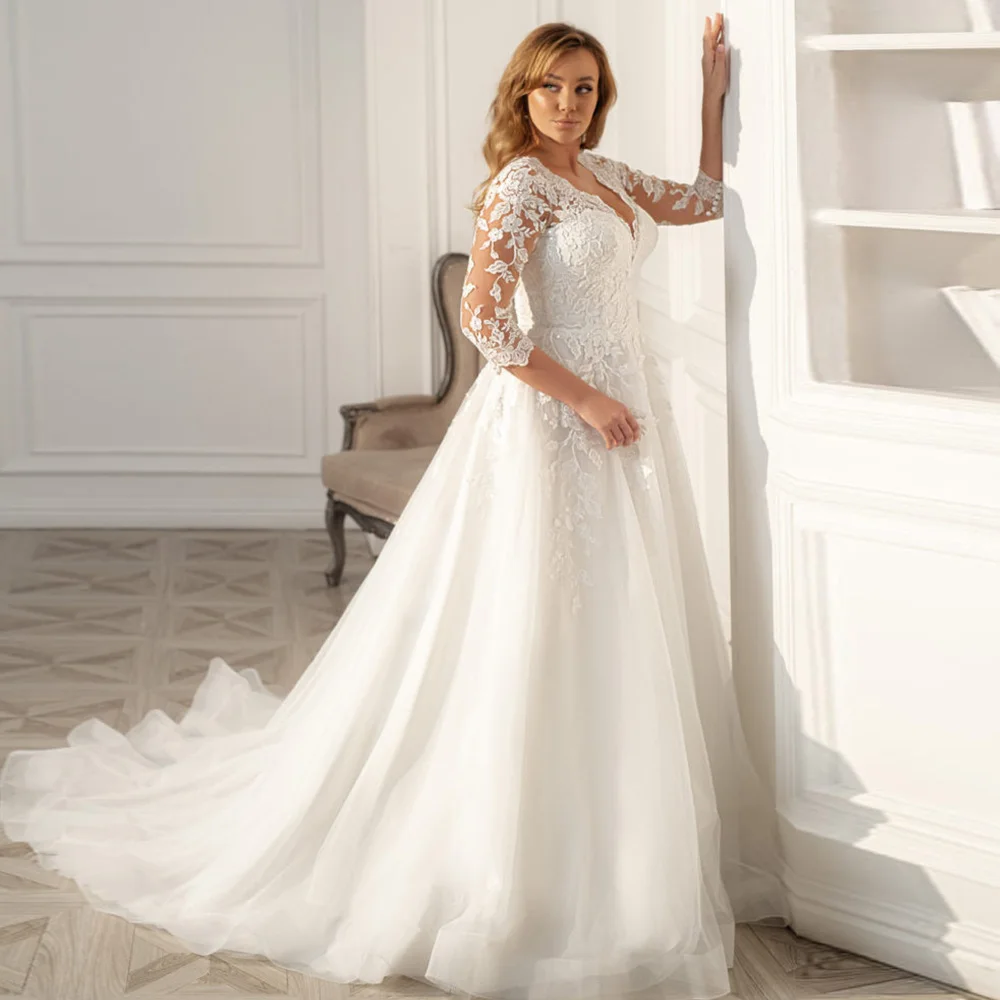 

Gorgeous Plus Size Wedding Dress for Bride 2023 Sweep Train Robe De Mariée 3/4 Sleeve Bridal Gowns V Neck Button Lace Applique