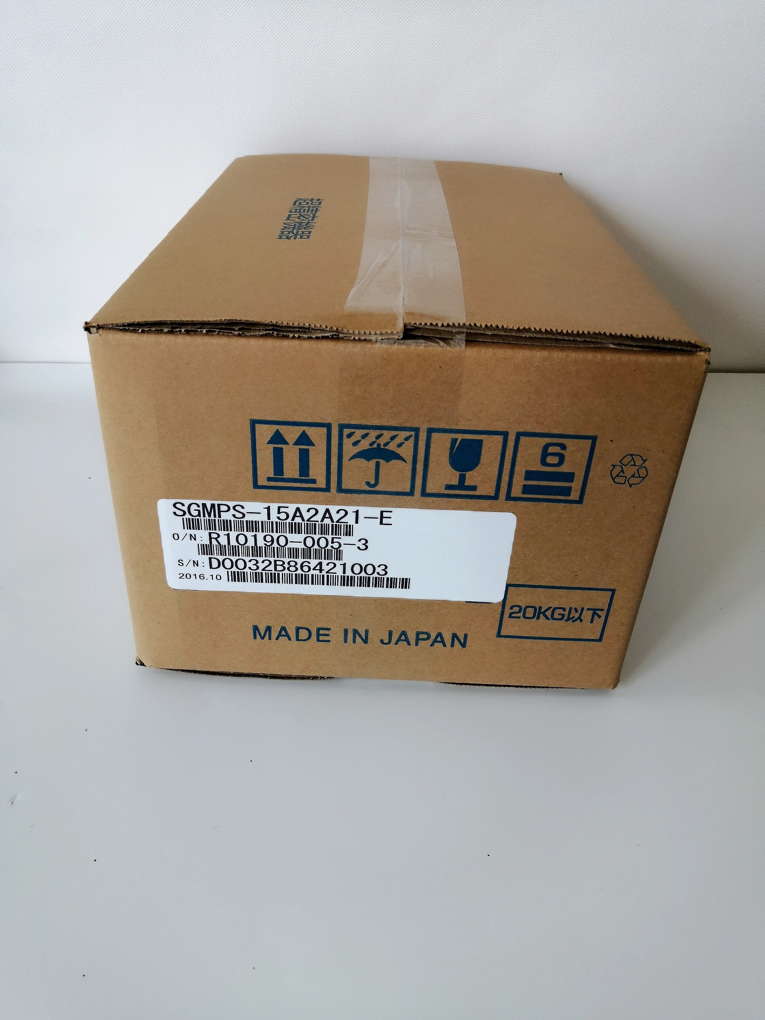 SGMPS-02A2A4C Серводвигатель Yaskawa 200 Вт Точечная поставка Гарантия качества 1 год