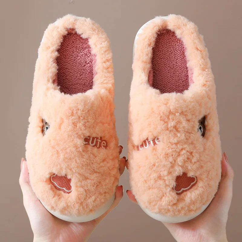 

Зимние теплые хлопковые нескользящие пушистые тапочки для женщин и мужчин Толстая мягкая обувь на подошве домашние тапочки для пар Повседн...