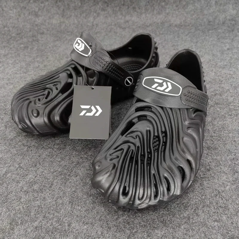 

2022 New Brand DAIWA Fishing Shoes EVA Summer Sports Men Breathable Beach Shoes Garden Clog Aqua Shoes Trekking Wading Slippers