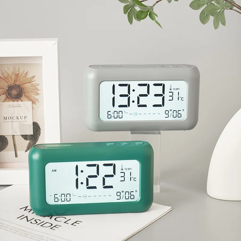 

Rechargeable Digital Alarm Clock with Backlight Temperature Date 3 Alarms Bedside Electronic Clock 12/24H Large Screen LED Clock
