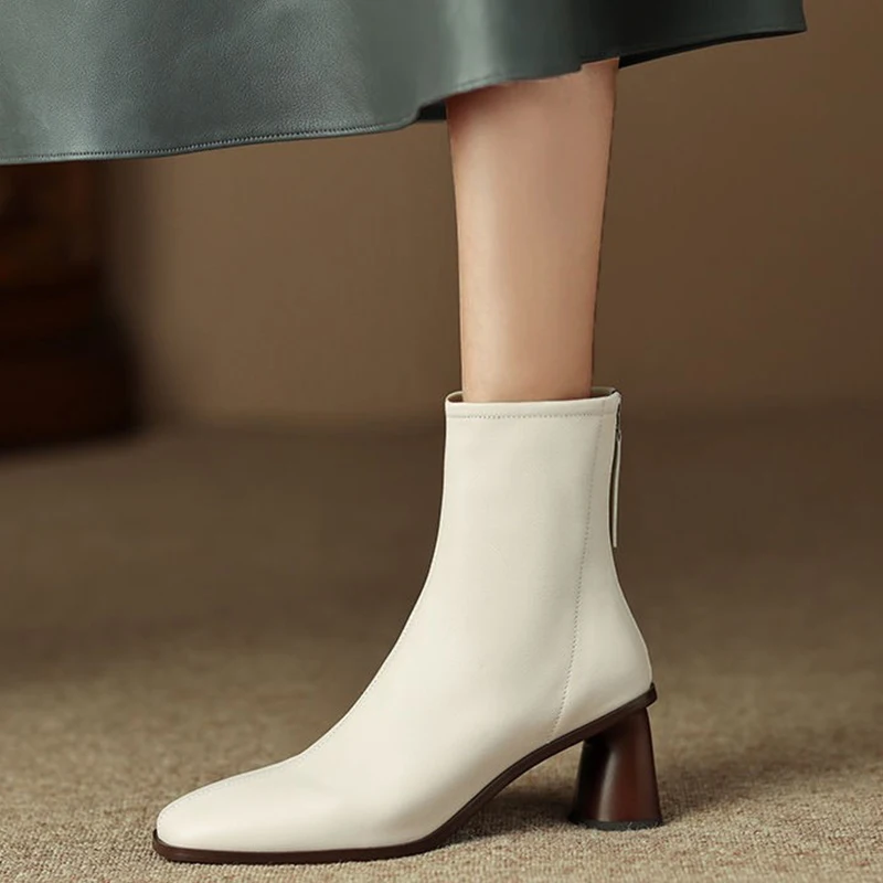 

Женские ботинки до щиколотки, на среднем каблуке