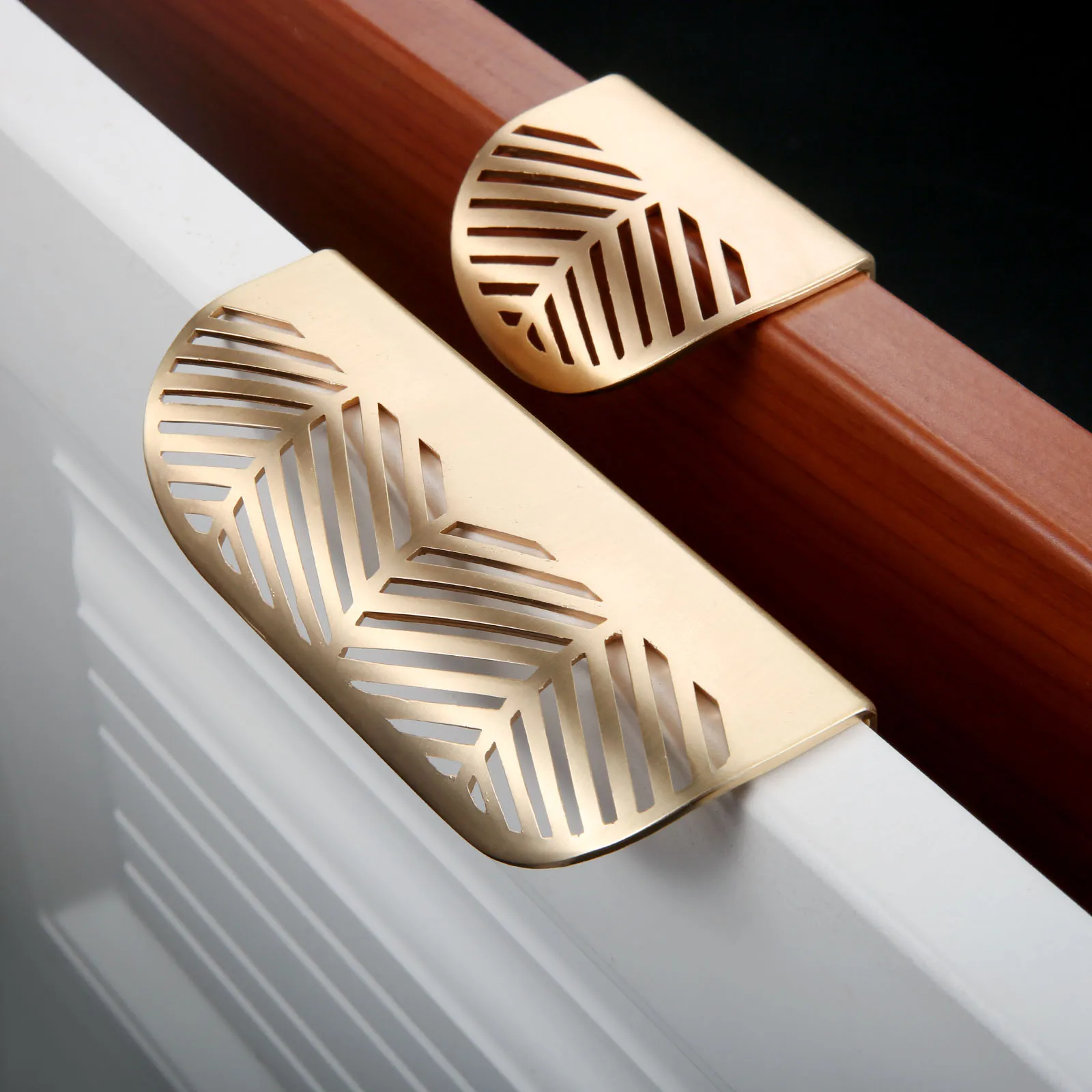 

1Pcs Gold Leaf Cabinet Pulls Copper Drawer Pull Golden Cupboard Drawer with Screws Furniture Handles Knobs 40/96MM