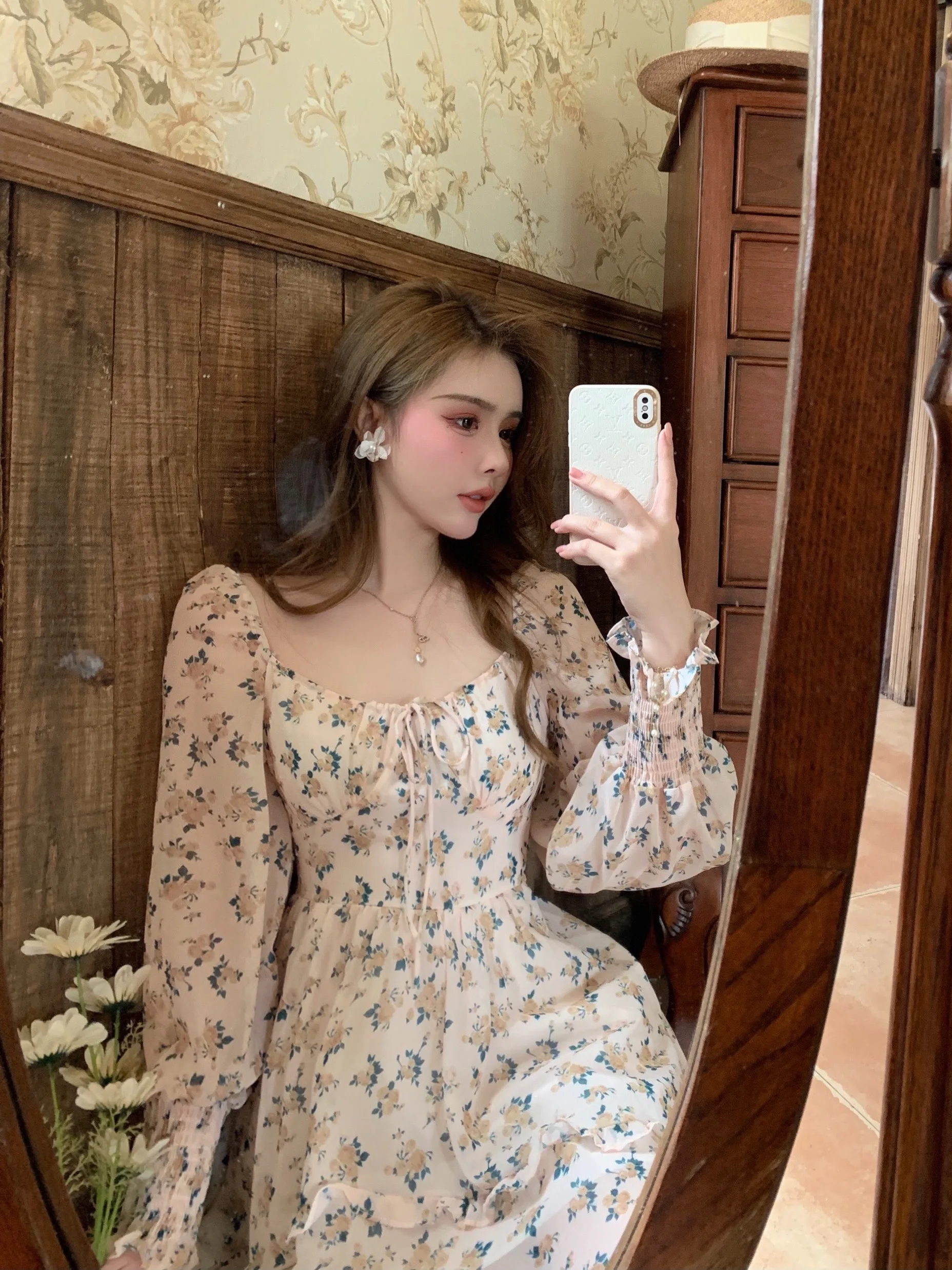 Платье-макси женское атласное без рукавов с открытой спиной