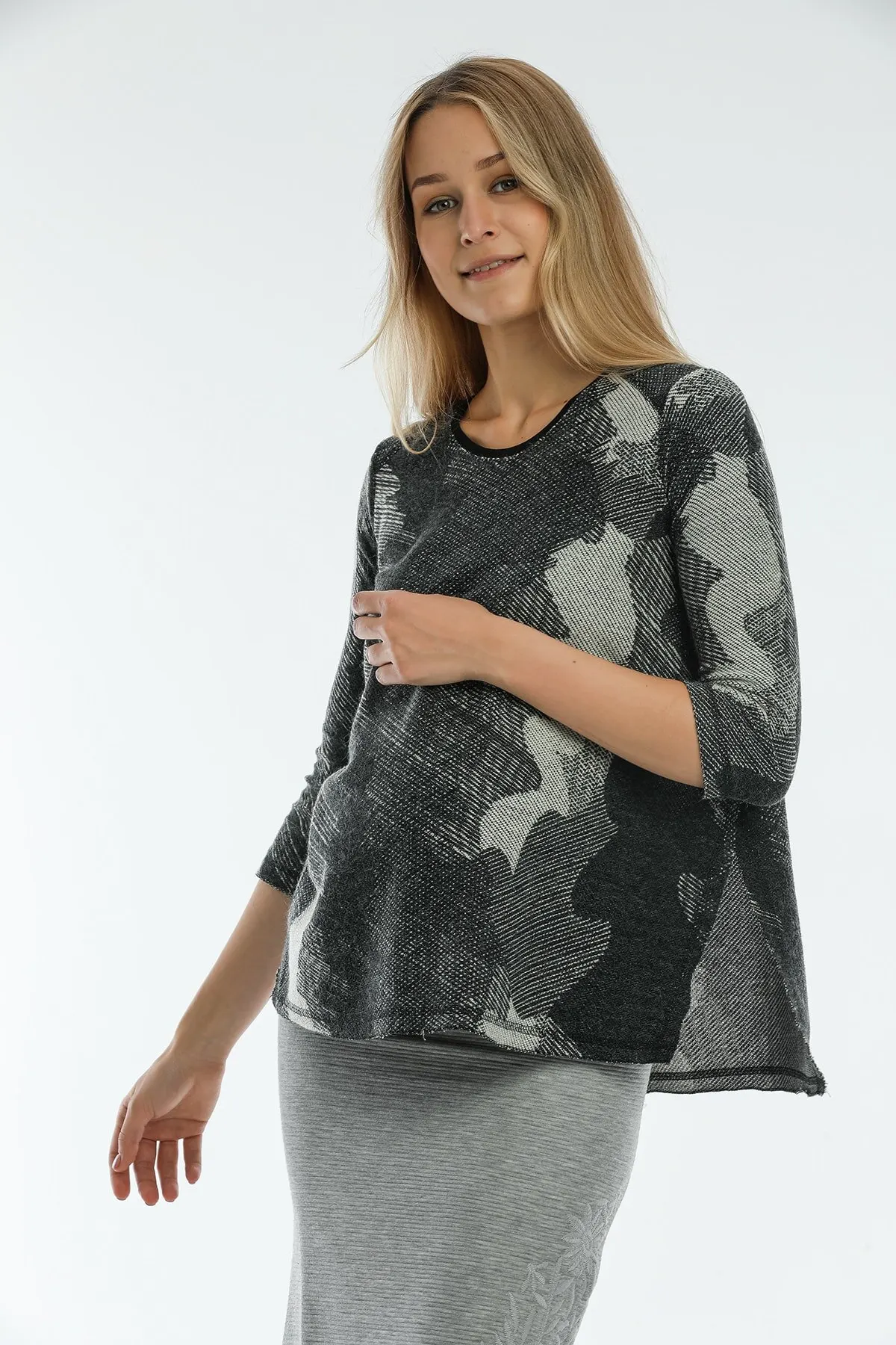 

Maternity Fashion Black Cream Winter Breastfeeding Maternity Blouse