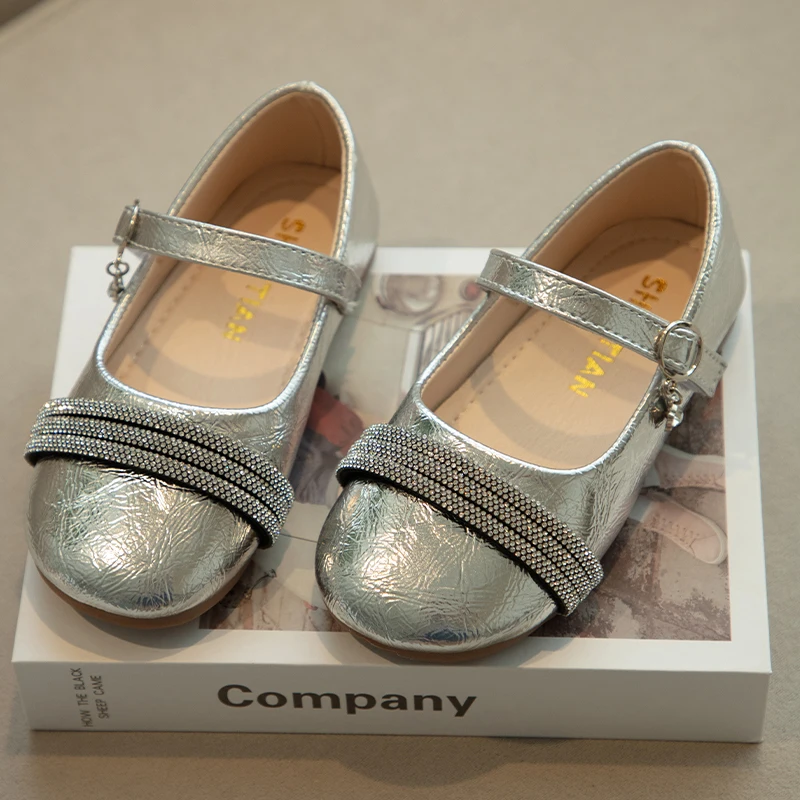 oruj płaskie buty dziewczęce Miękka podeszwa Temperament Dziecięce księżniczki z zawieszką 2024 Nowe eleganckie dziecięce do tańca Elegancka