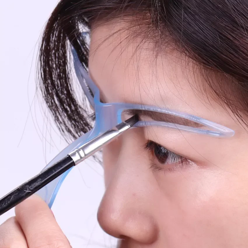 Random Color Creative Popular Eyebrow Shaping Stencil Women Lady Eyebrow Shaper Makeup Kit Tool