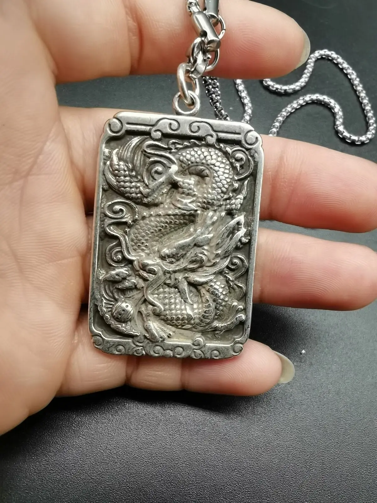 

Exquisite Old Chinese tibet silver handcarved Dragon Pendant necklace 90152