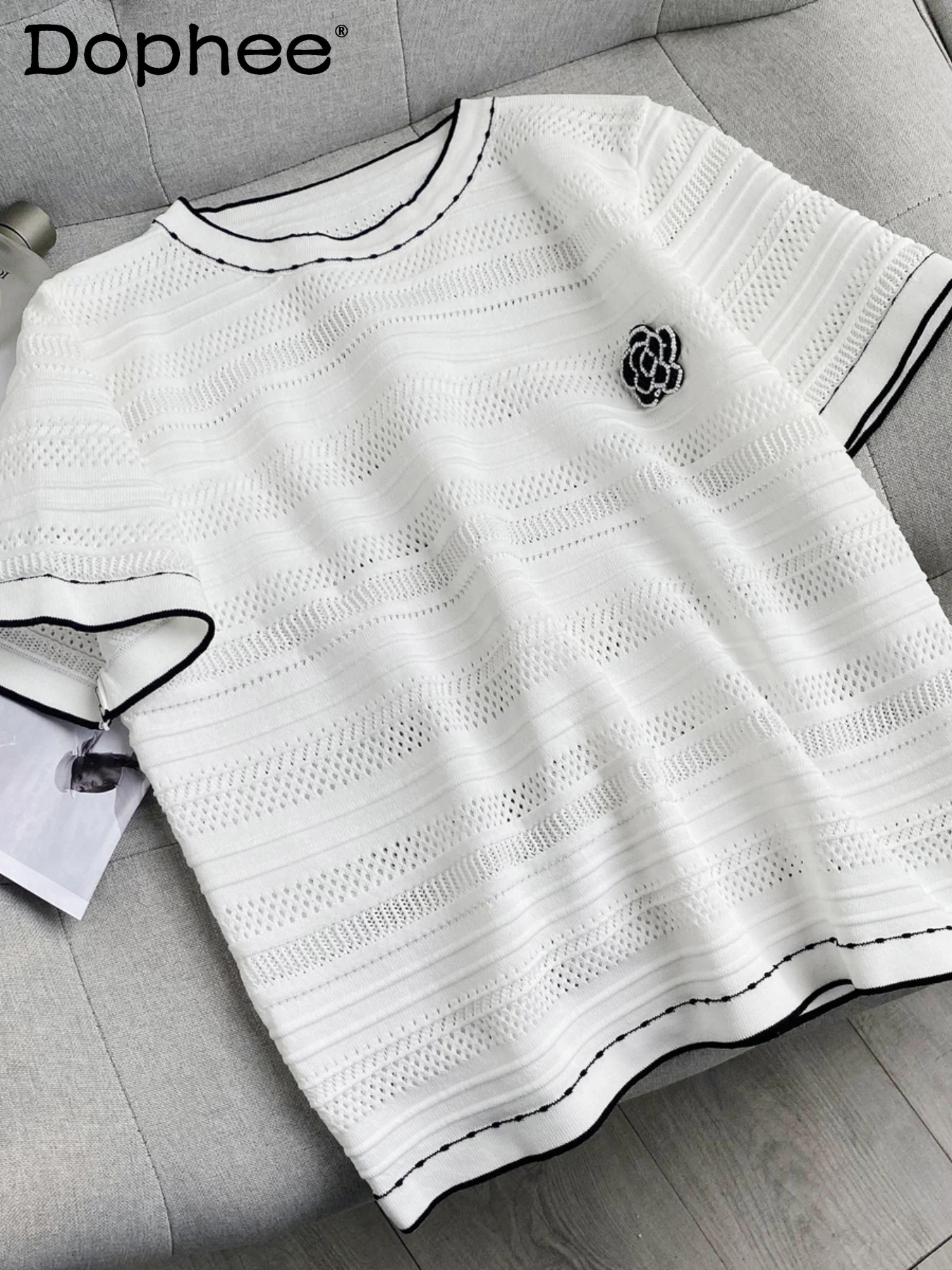 

2022 New Summer Short-Sleeved T-shirt Short Top Women Sweet Flowers White Knitted Tshirt Loose Round Neck Casual Ice Silk Tees