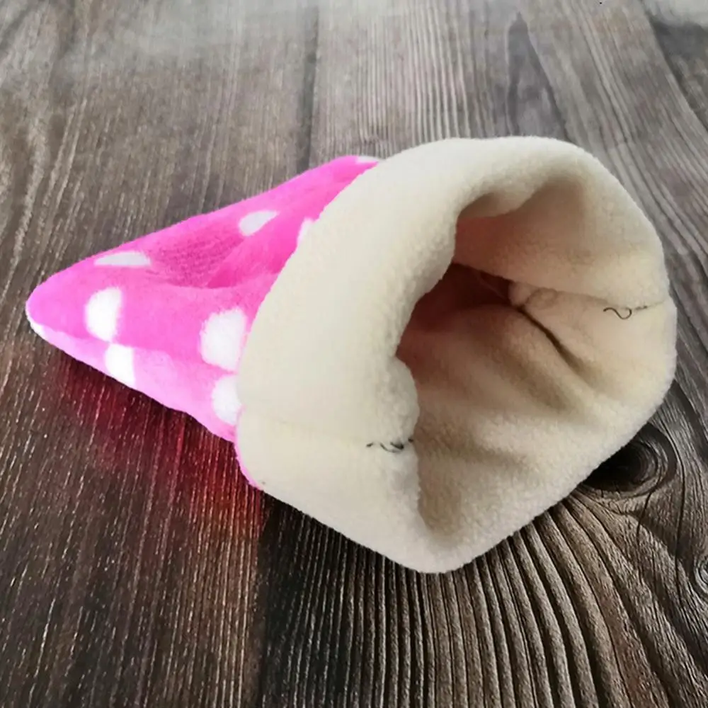 

Lovely Mini Polka Dot Plush Sleeping Bag Pet Bed Nest for Guinea Pig Hamster