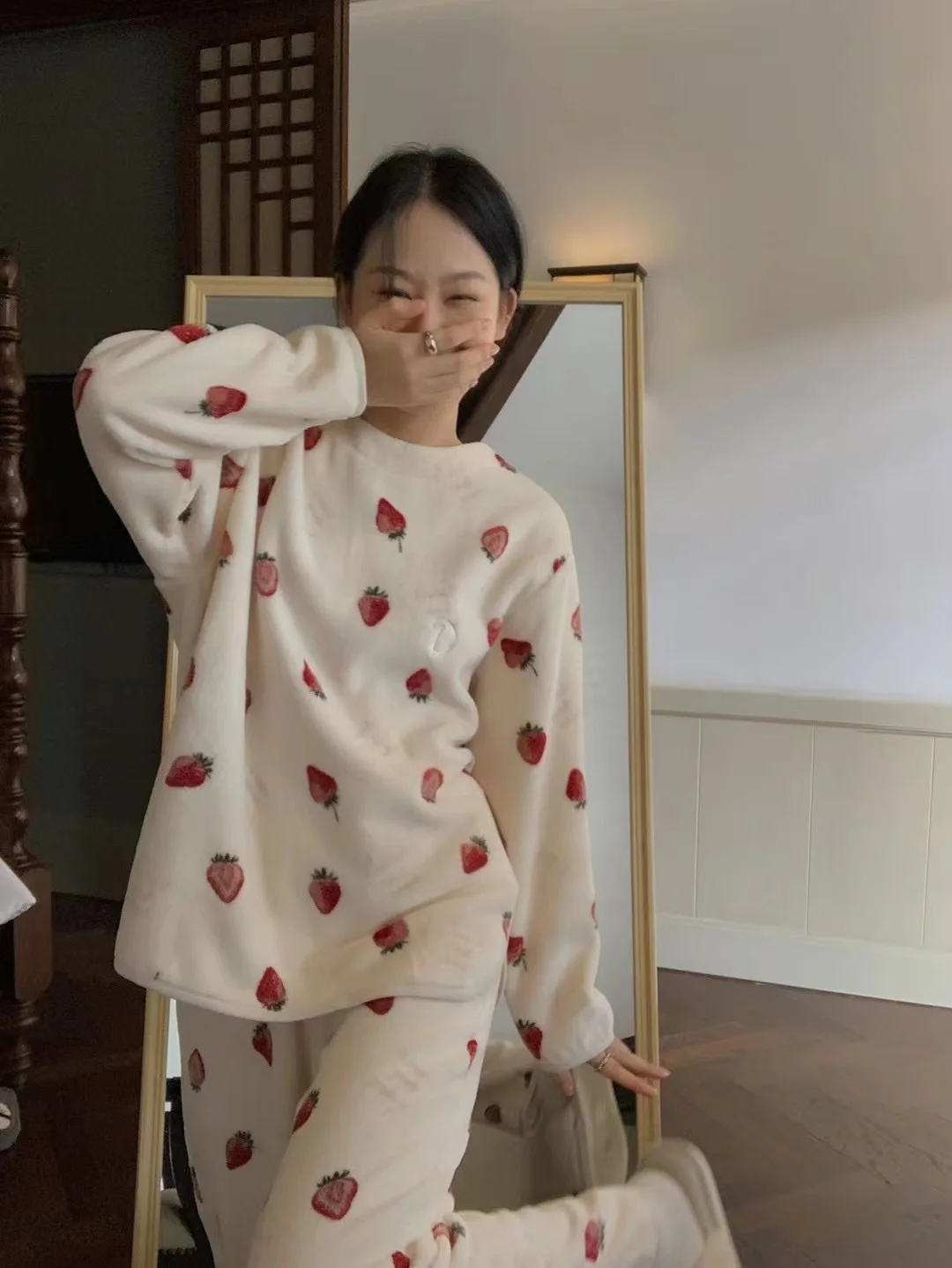 

Korean Autumn and winter flannel pajamas women's two-piece coral fleece homewear new loose casual women's cartoon simple pajamas