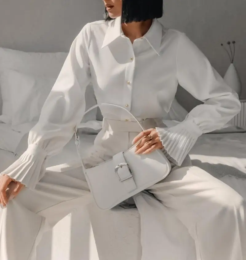 Женская рубашка с расклешенным рукавом элегантная белая приталенная