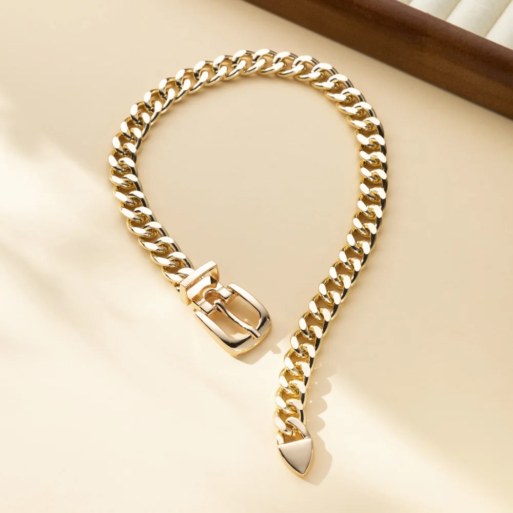 Женское ожерелье с подвеской в виде цепочки