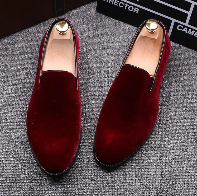 

New 2020 Velvet Men Loafers Luxury Brand Shoes Slip on Pointed Toe Party Wedding Shoes Fashion Men Loafers Black Green Wine Red