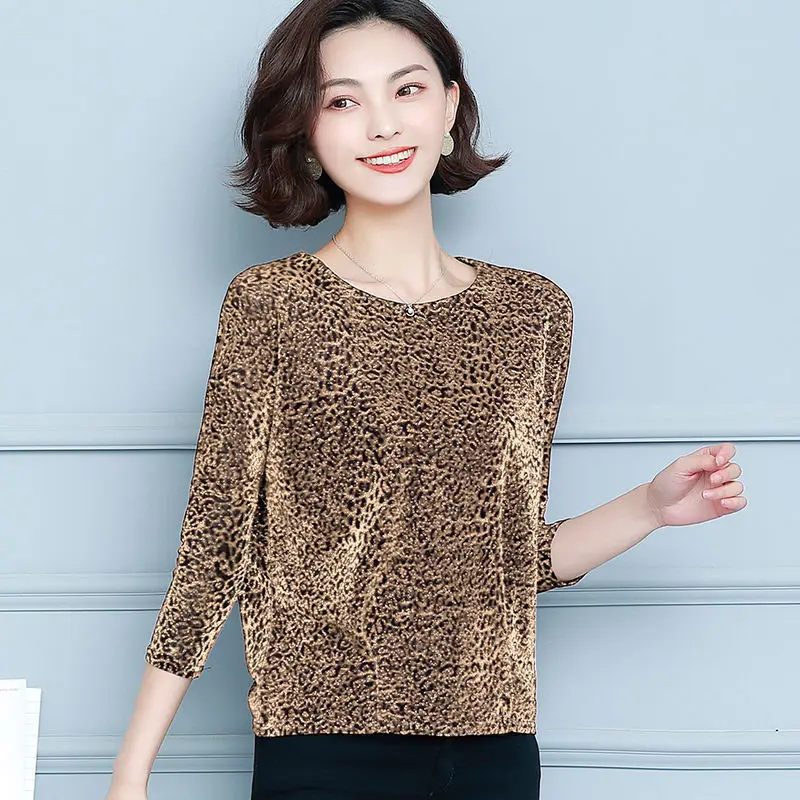 

T-shirt 2022 spring and autumn bright silk leopard long sleeve bottoming shirt female loose large size T-shirt cover belly shirt