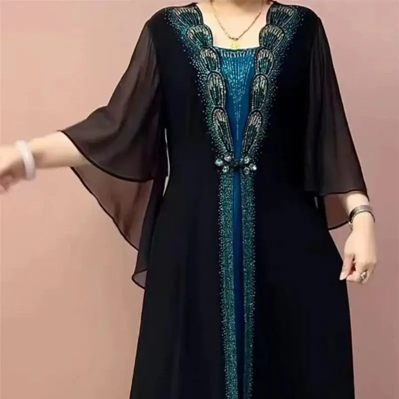 Женское длинное платье составного кроя элегантное винтажное с V-образным вырезом