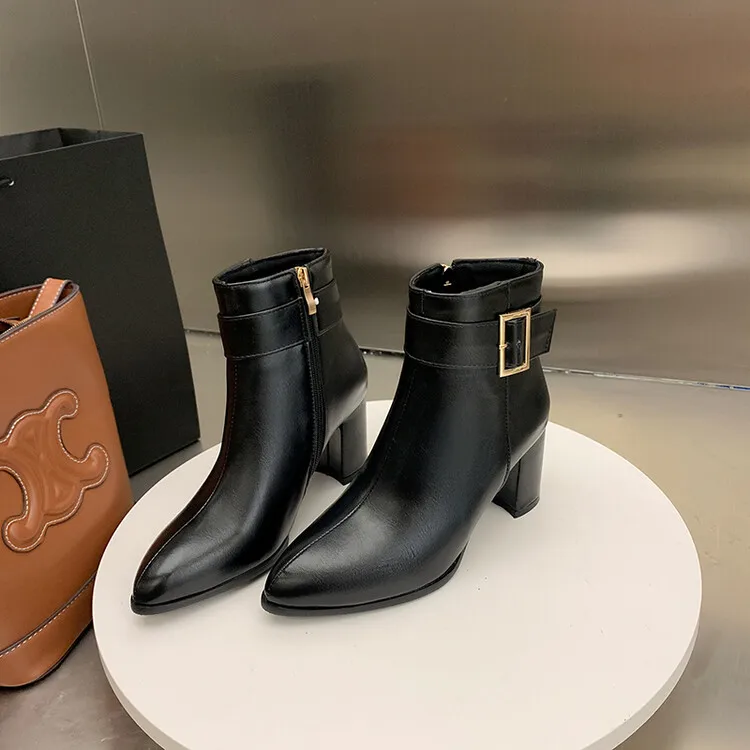 

Женские ботинки на толстом каблуке, с острым носком