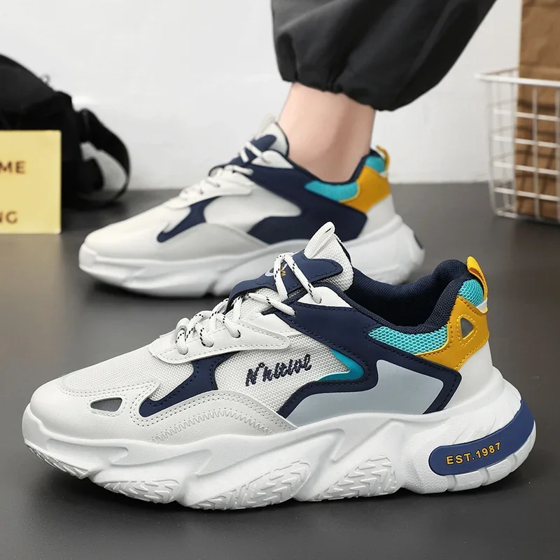 Спортивные кроссовки с дышащей сеткой и увеличенной высотой. Повседневная обувь