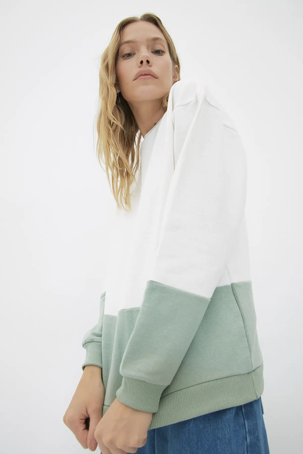 

Raw white Loose Color Block Slim Knitted Sweatshirt Christmas gift