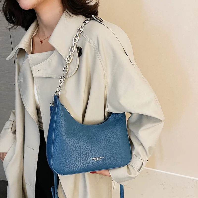 

2022 трендовая женская сумка из мягкой искусственной кожи на подмышках, ретро женские синие и белые сумочки, полумесяца, сумки Хобо, дизайнерские сумки на плечо с цепочкой