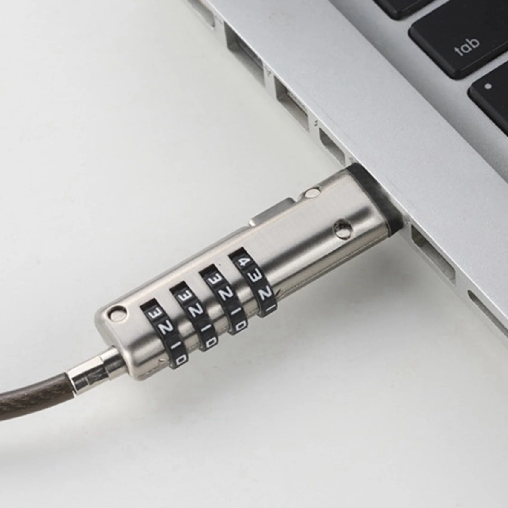 Фото USB-замок с паролем B04B-2X для защиты от кражи на ноутбуках, планшетах, проекторах и телевизорах №3