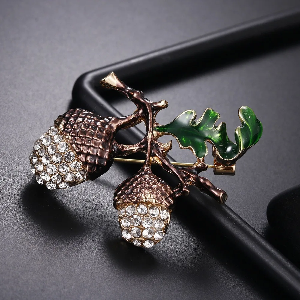 

Charm Creative For Women Exquisite Elegant Jewelry Rhinestone Pins Suit Accessories Pinecone Brooch Korean Style Brooch