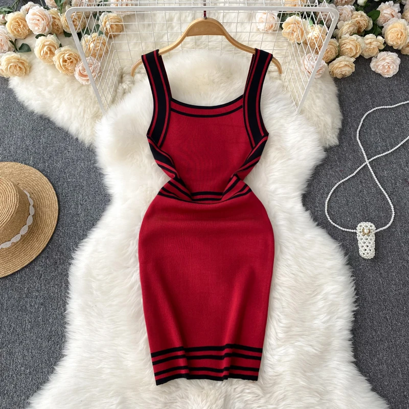 

Женское трикотажное платье-карандаш без рукавов, в полоску