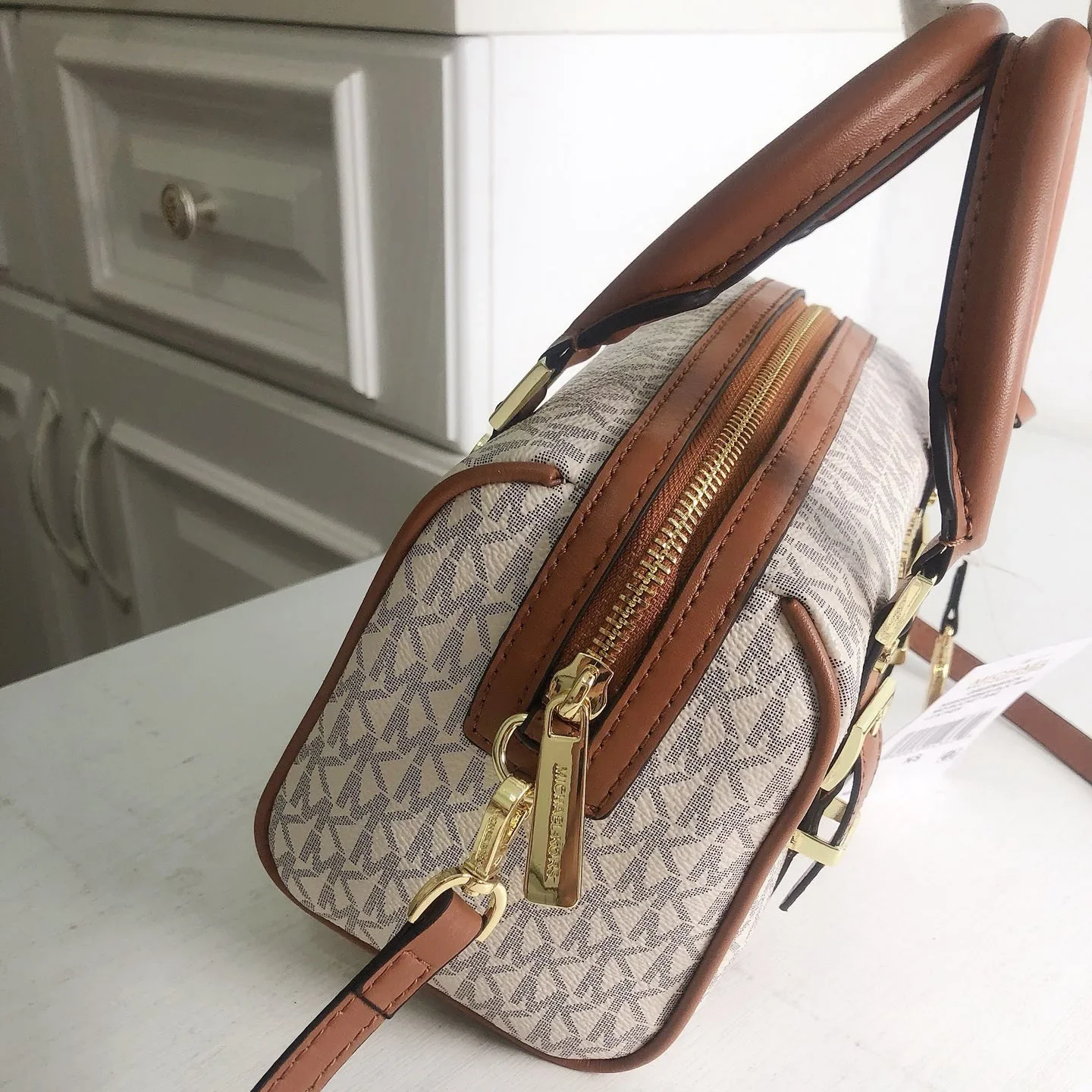 Michael Kors 2026 Оригинальная классическая женская сумка MK в европейском и американском стиле, винтажная кожаная мини-сумка Boston с монограммой (art.: 3920dc7fc2c56) - 3920dc7fc2c56