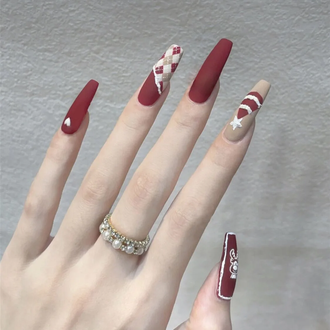 

Free Shipping 24pcs Reusable Christmas Red False Nails Santa Holiday Elements Easy Wear Manicure Long 1 Dollar Item For Girls