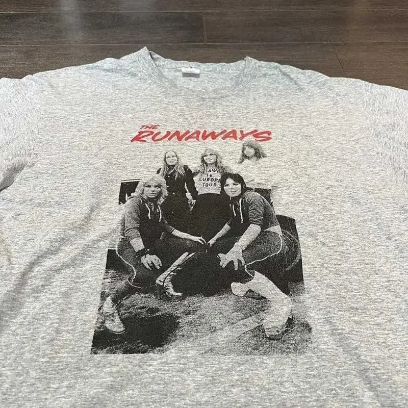 Фото Винтажная футболка The Runaways Joan Jett, хлопок, классический крой, размеры S-5XL, модель M348 №1