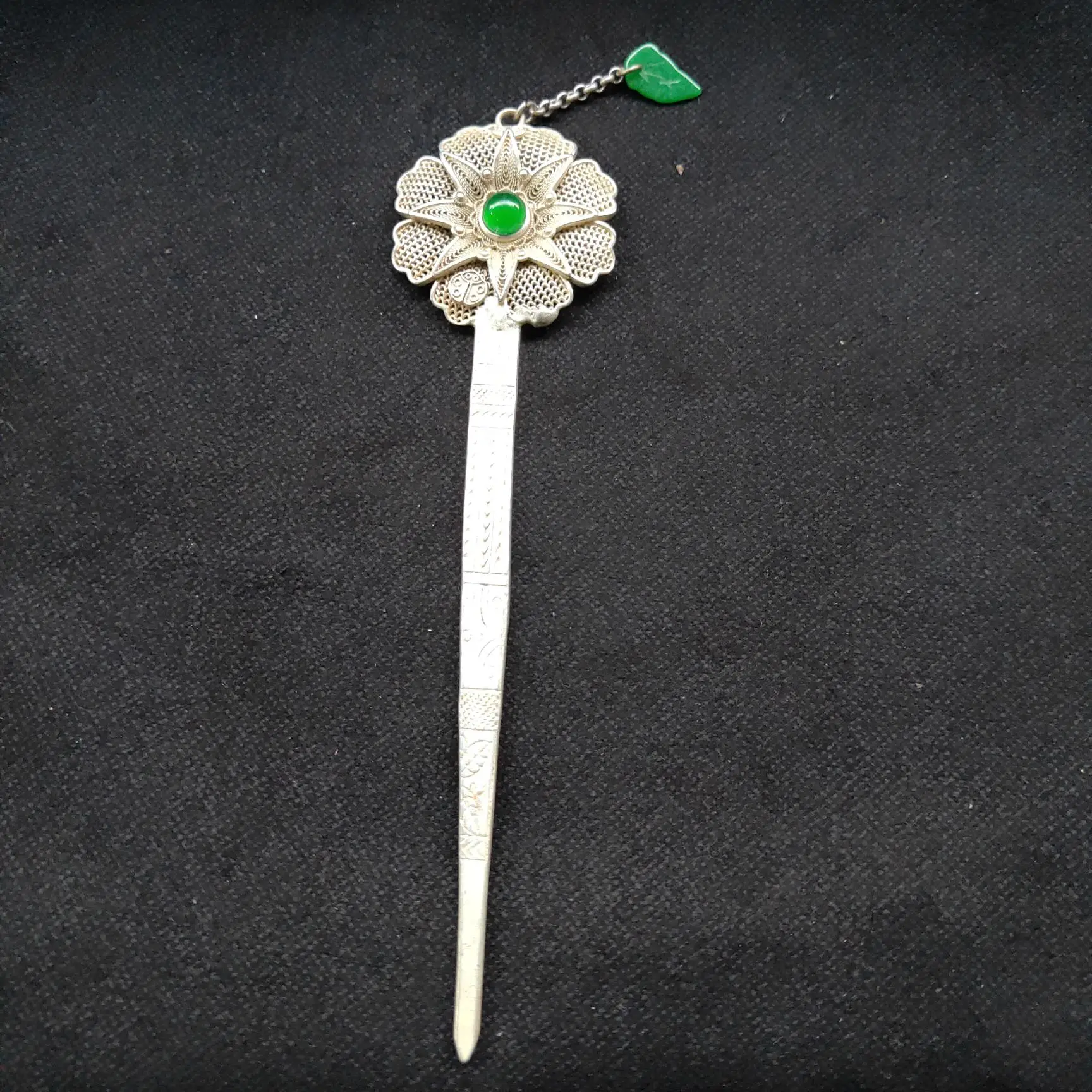 

Old Tibet Silver Hair Fork, Unique Craft Inlaid with Jade Chalcedony