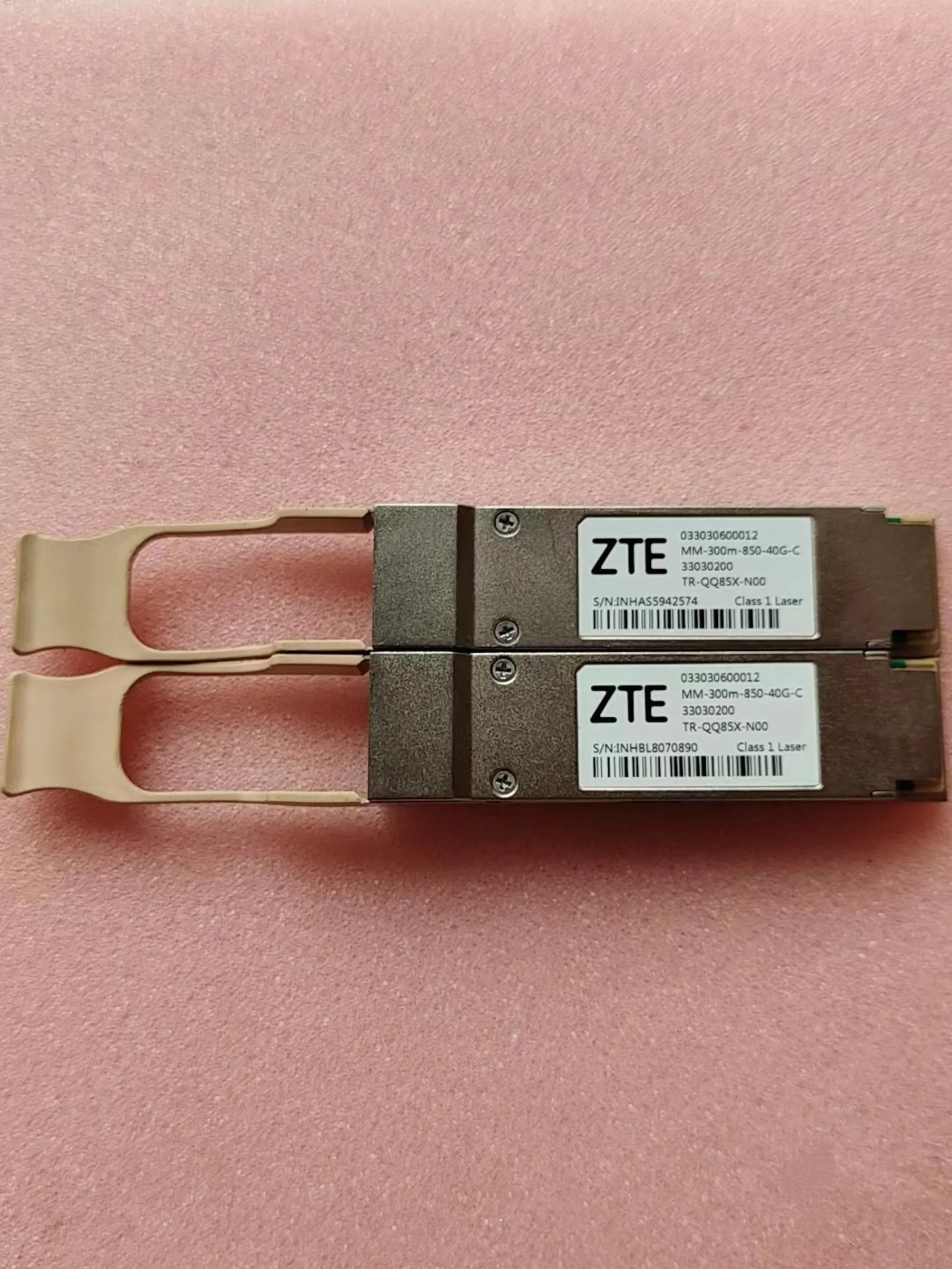Фото Оптический трансивер Qsfp 40gb Zte 300M 033030600012 MM-300M-850-40G-C MPO 40G QSFP №4