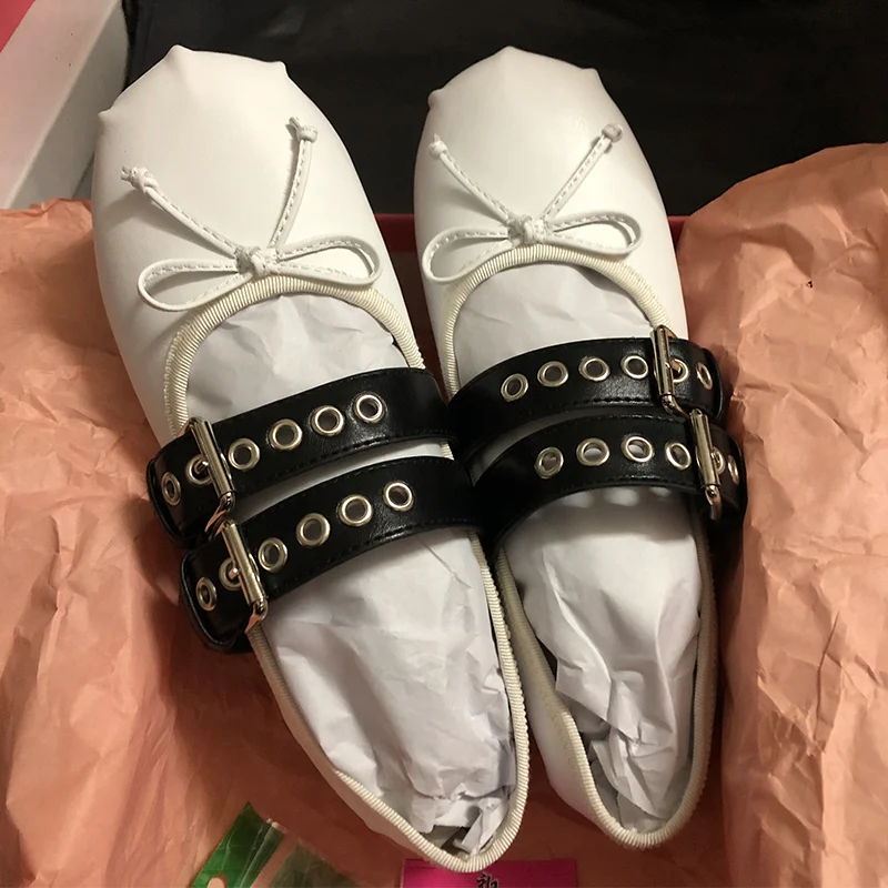 

Балетки женские с застежкой и ремешком, туфли с лакированной отделкой, балетки с бантом, плоская подошва, ремешки на щиколотке, разноцветные