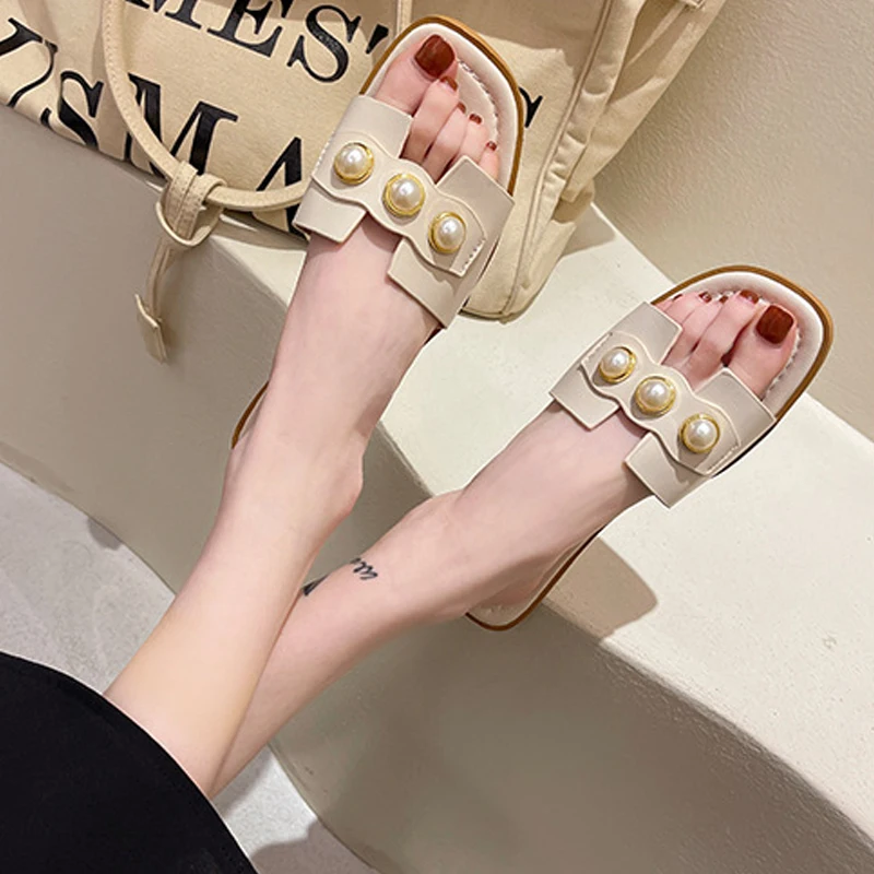 Fashion Pearl Women's Shoes Flat-soled Comfortable Outer Wear One-word Slippers Light And Breathable Outer Wear Beach Sandals